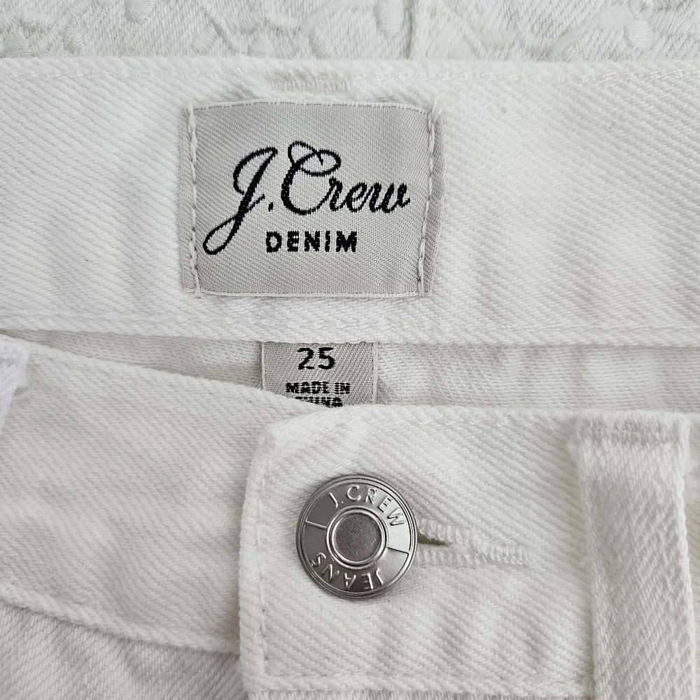 J.CREW Denim Straight Mini Skirt White Floral Embroidered Heart Scalloped Hem 25